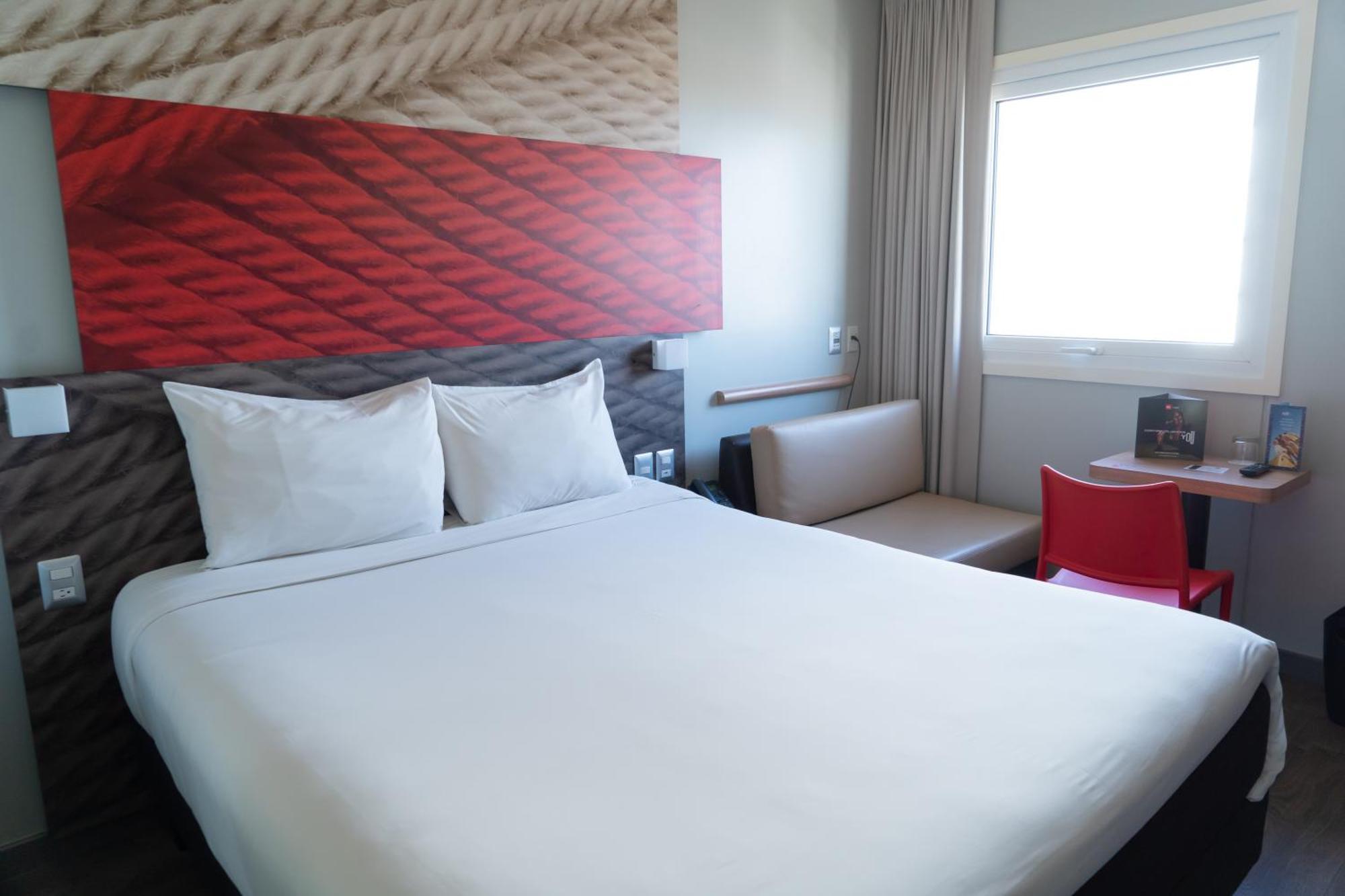 Ibis 4*